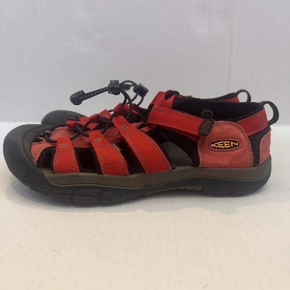 KEEN Newport H2 Sandal Red Big Kids Size 7Y EU 39 Men Women Water Shoes Outdoor